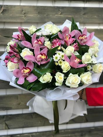 Букет цветов из: Розы и Хризантемы в Ясенской