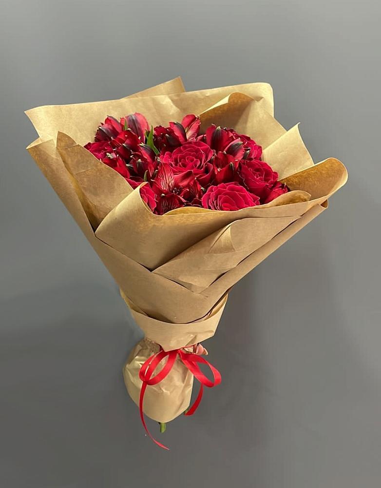 Букет цветов из: Альстромерии и Розы в Ясенской