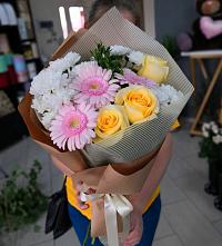 Букет цветов из:  Герберы, Розы и Хризантемы в Ясенской