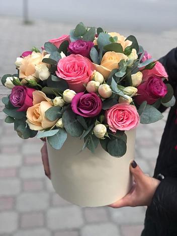 Цветочная композиция из Розы в шляпной коробке в Ясенской