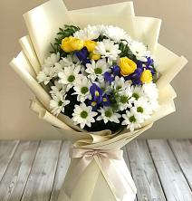 Букет цветов из:  Ирисы, Хризантемы и Розы в Ясенской