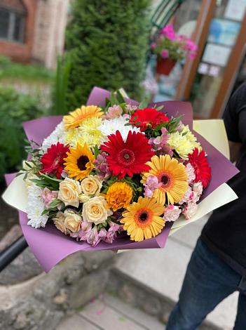 Букет цветов из: Герберы, Ромашки, Хризантемы, Розы и Подсолнухи в Ясенской