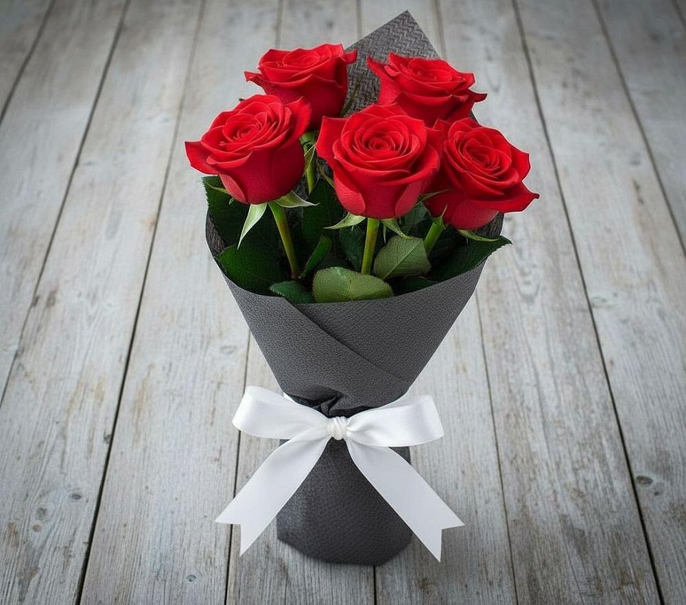 Букет 5 Красных роз Эдлесс Лав в Ясенской