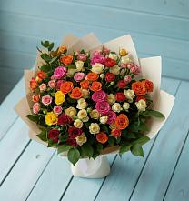 Букет Микс из разноцветных кустовых роз в Ясенской